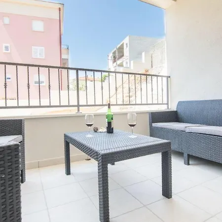 Center Apartment *