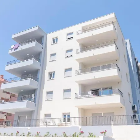 Center Apartment *